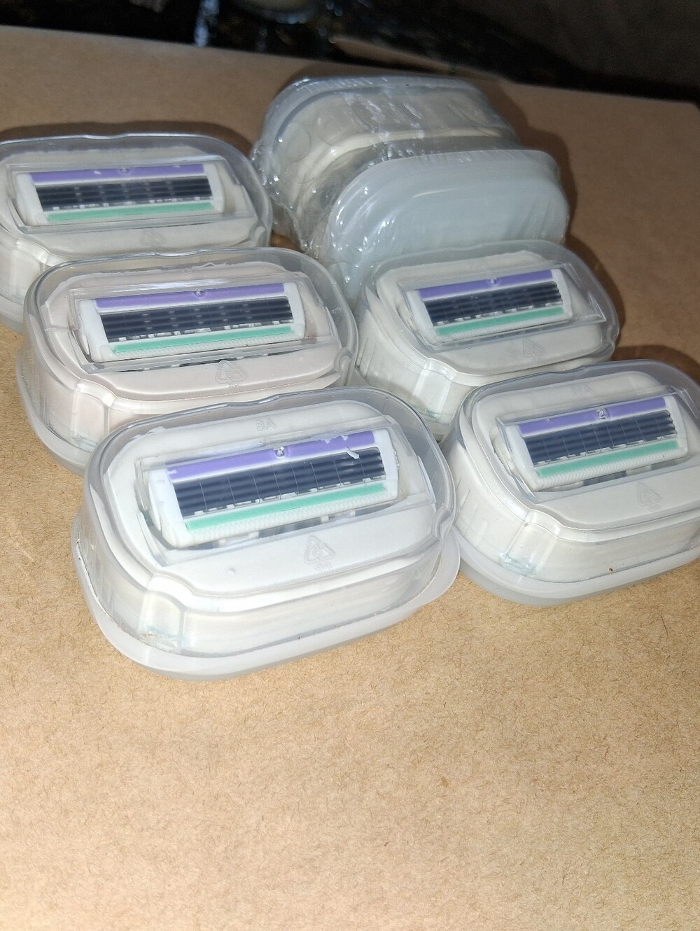 Seven BIC INTUITION RAZOR REPLACEMENT HEADS